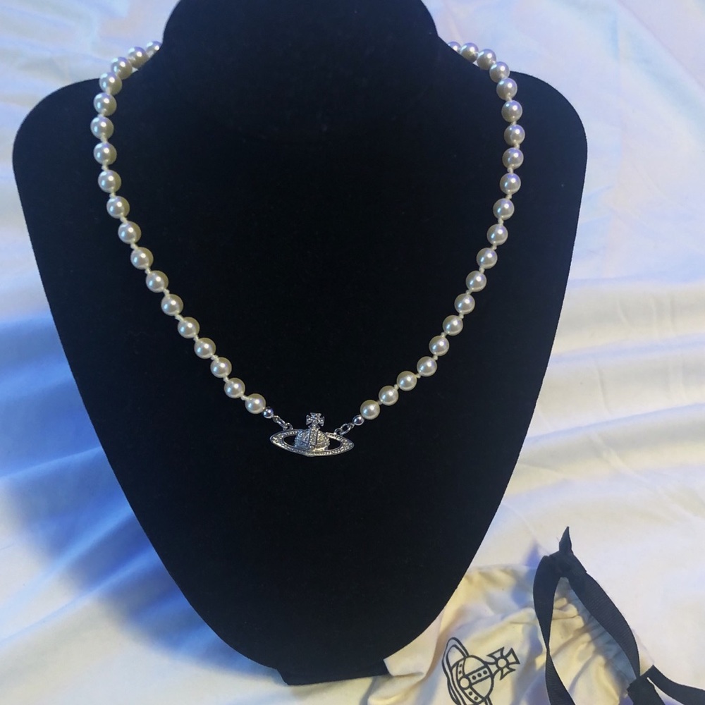 AUTHENTIC VIVIENNE WESTWOOD BAS RELIEF CHOKER🤍
